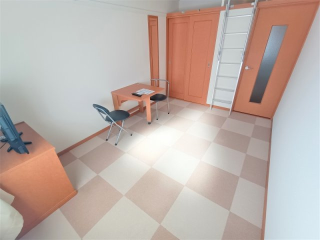 レオパレスイースト　ストーンの居間・リビング|家電・家具付き物件です。
