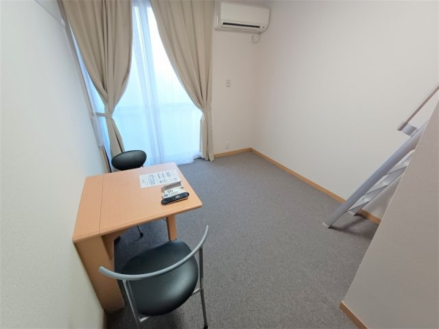 レオパレスいえぷりの居間・リビング|家電・家具付きのお部屋です。