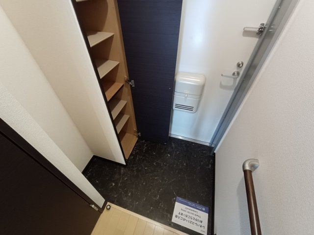 レオネクストＮａｋａｊｙｕの玄関|玄関には下駄箱スペースがあります。