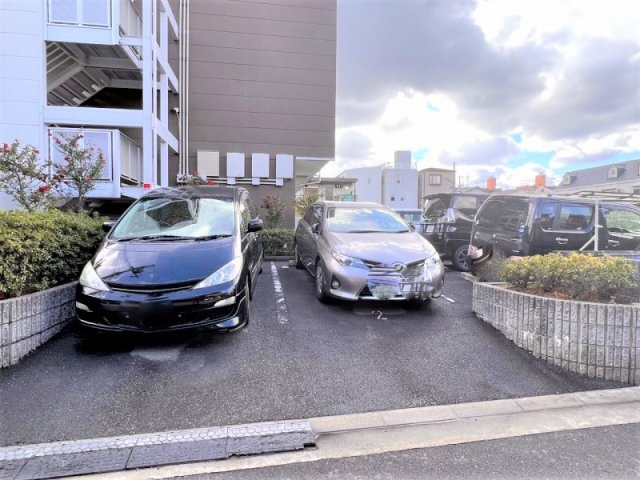 レオパレスブルーファンのその他|駐車場は別料金となります。