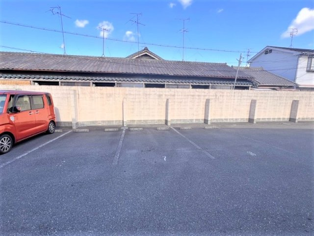 レオパレスきずりのその他|駐車場は別料金となります。
