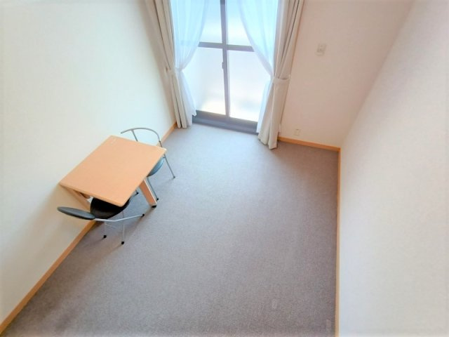 レオパレスサンマルクの寝室|家電・家具付きのお部屋です。