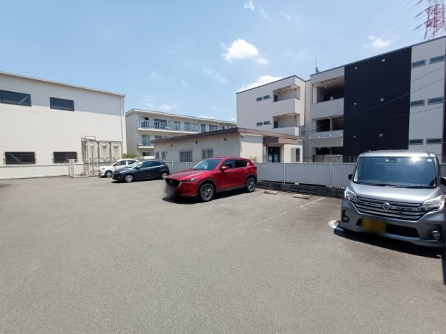 レオパレスサンマルクのその他|駐車場スペースです。