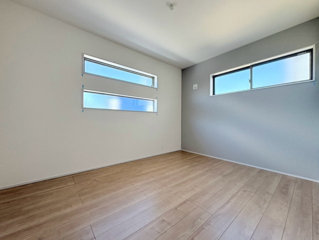 リーブルガーデン　岐阜市下奈良2丁目　全3区画分譲の寝室|すべての居室にはたっぷり収納できる大型のクローゼット、各室に２４時間換気システムを設置しています。
排気ファンから低風量で24時間強制排気し、家の中の空気をいつも新鮮に保ちます。
