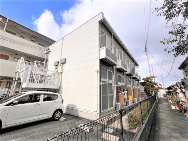 レオパレスフラワリーの外観|落ち着いた雰囲気の外観です