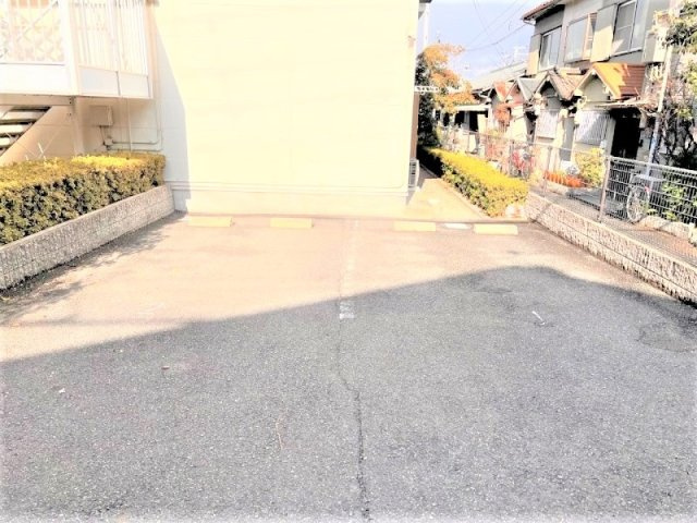 レオパレスフラワリーのその他|駐車場は別途料金が必要です。