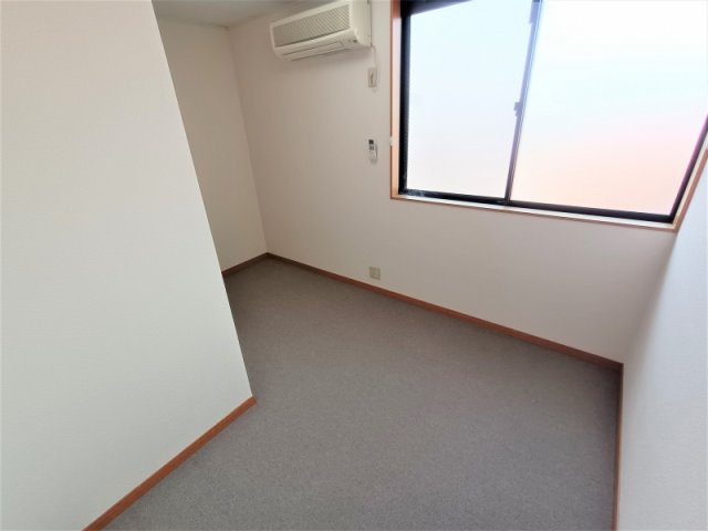 レオパレス枚岡ヒルズの寝室|家電家具無のお部屋です。