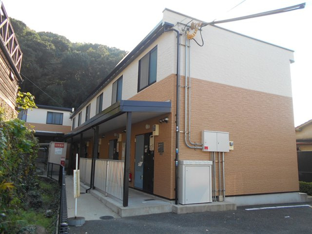 レオパレス枚岡ヒルズの外観|外観は落ち着いています