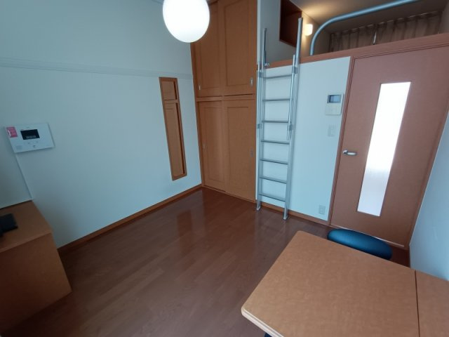 レオパレスｃｈｕＴＴｉの寝室|家電・家具付きのお部屋です。