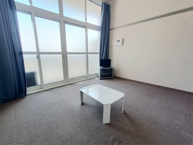 レオパレスルナⅠの寝室|家電・家具有の部屋です。