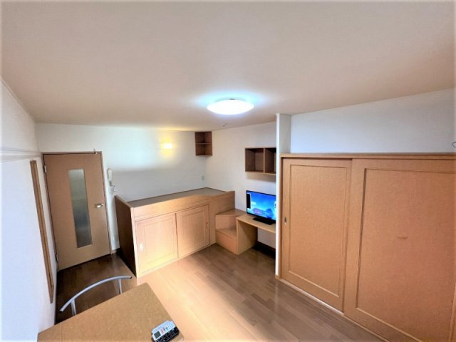 レオパレスコンフォートの居間・リビング|家電・家具付きの部屋です。