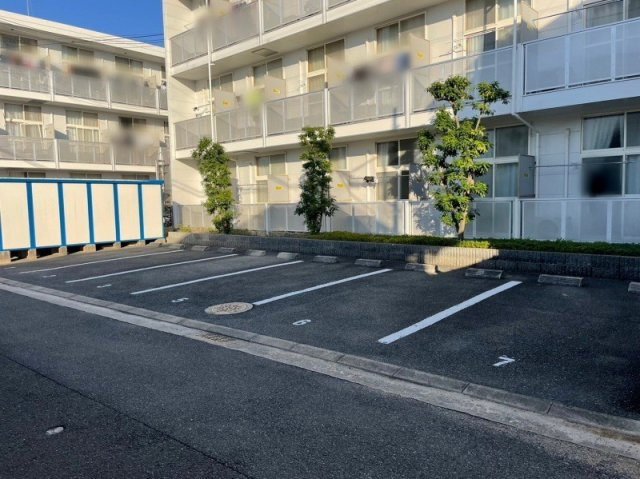 レオパレスアルモニⅠのその他|駐車場は別途料金が必要です。