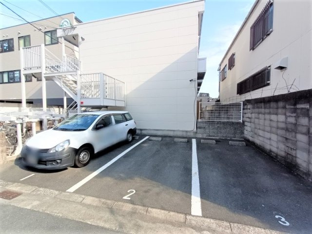 レオパレス永和のその他|駐車場は別料金となります。