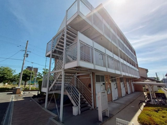 レオパレスタカラの外観|おしゃれな外観です