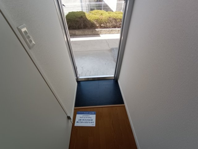レオパレスタカラの玄関|玄関スペース。部屋により家電設置あり。