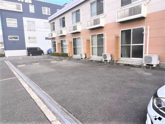 レオパレススズランのその他|駐車場は別料金となります。