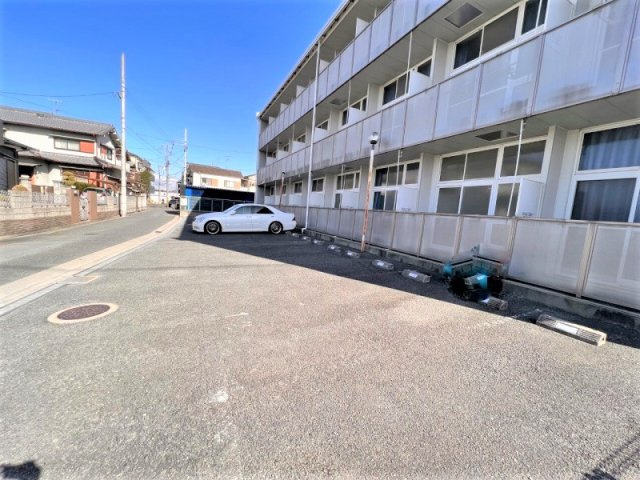 レオパレスヴィラのその他|駐車場は別料金となります。