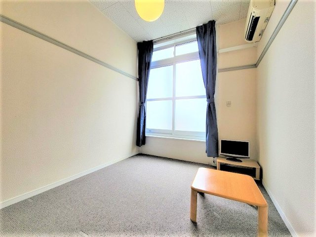 レオパレス千ーＳＥＮーⅠの居間・リビング|家電・家具付きのお部屋です。