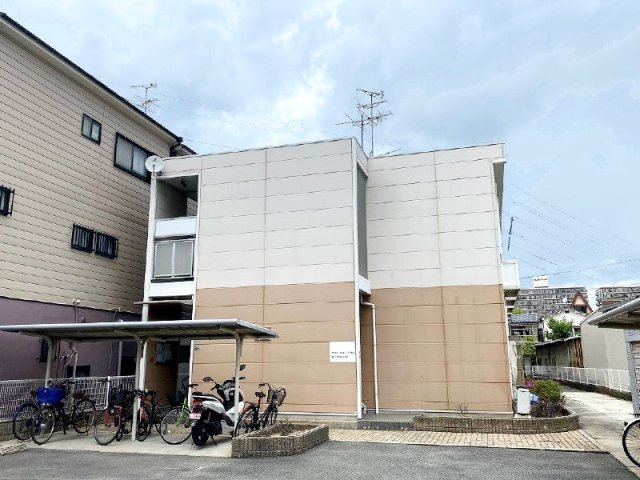 レオパレスエスペランサ石切の外観|落ち着いた雰囲気の外観です