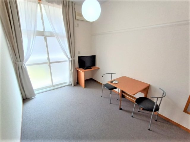 レオパレスアルモニⅡの寝室|家電・家具付きのお部屋です。