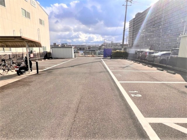 レオパレスソレイユⅡのその他|駐車場は別料金となります。