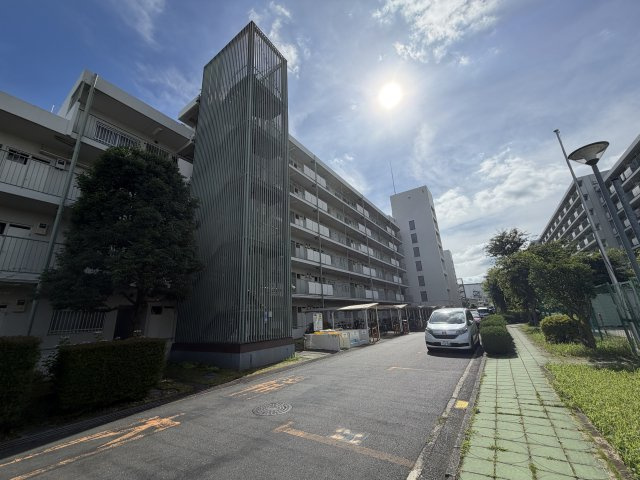 【外観】 | 東大和グリーンタウン１号棟 | 建物の北東側から撮影した写真です。