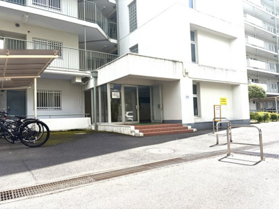 【エントランス】 | 東大和グリーンタウン１号棟 | エントランスは２つあります。こちらはお部屋に近いエントランスの写真になります。