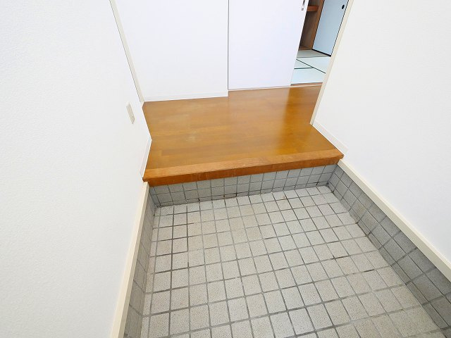 ロイヤル静和テラスハウスの玄関