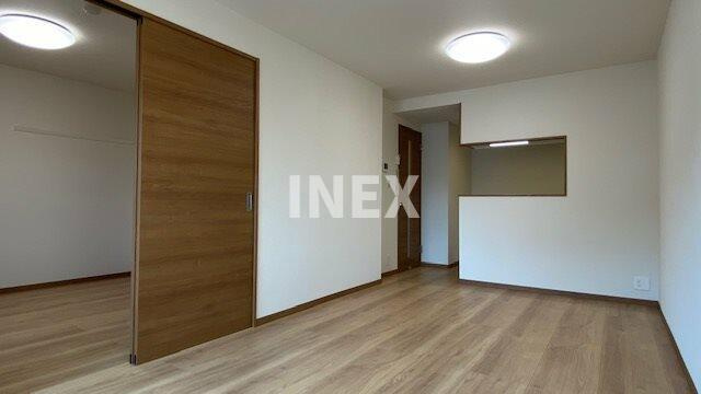 横浜市中区本郷町３丁目の賃貸マンションの居間・リビング