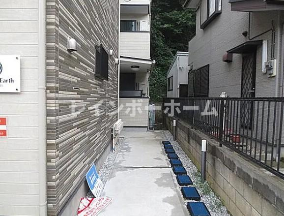 プレシャスアース稲毛区天台のエントランス