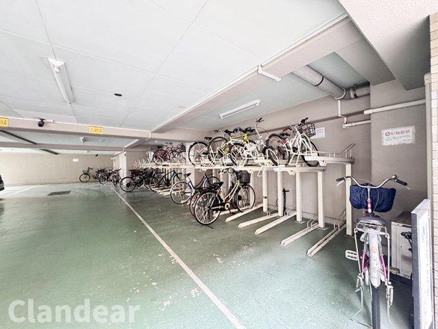 ダイアパレス北綾瀬ＩＩＩの駐輪場|ドキドキの新生活も、安心してスタート。ぴったりの住まいを見つけませんか？クランディアが一緒に住まい選びをサポートします‼　まずは、お気軽にお問合せください　＃クランディア