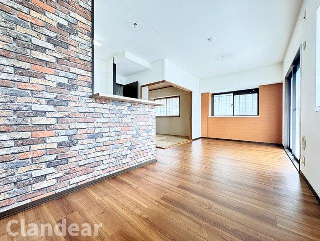 ダイアパレス北綾瀬ＩＩＩの居間・リビング|ドキドキの新生活も、安心してスタート。ぴったりの住まいを見つけませんか？クランディアが一緒に住まい選びをサポートします‼　まずは、お気軽にお問合せください　＃クランディア