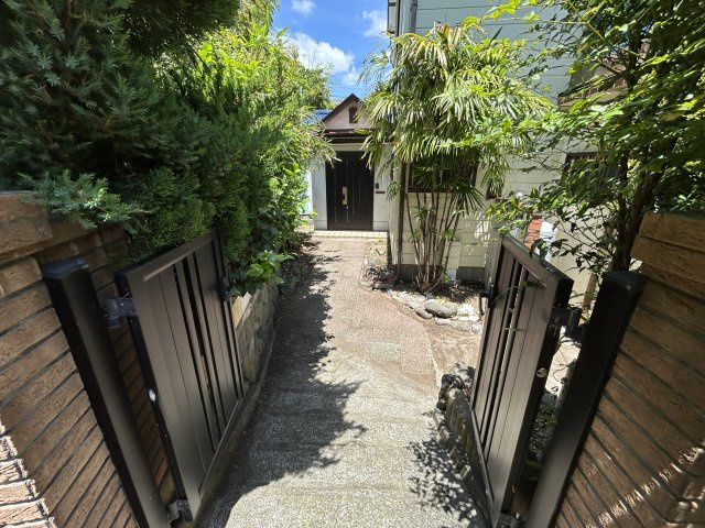 東伊豆町　奈良本のエントランス