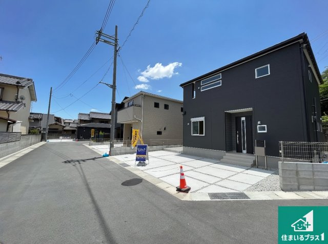 ●29(土)30(日)現地案内可能！　北葛城郡広陵町三吉赤部の前面道路含む現地写真|周辺は閑静な住宅街！前面道路広々で車の出し入れも便利です。駐車が苦手な方でも安心して車庫入れできます！