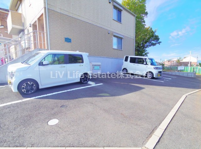 ジュネナナモリの駐車場