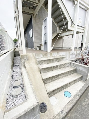 藤沢市辻堂神台２丁目の賃貸マンションのエントランス