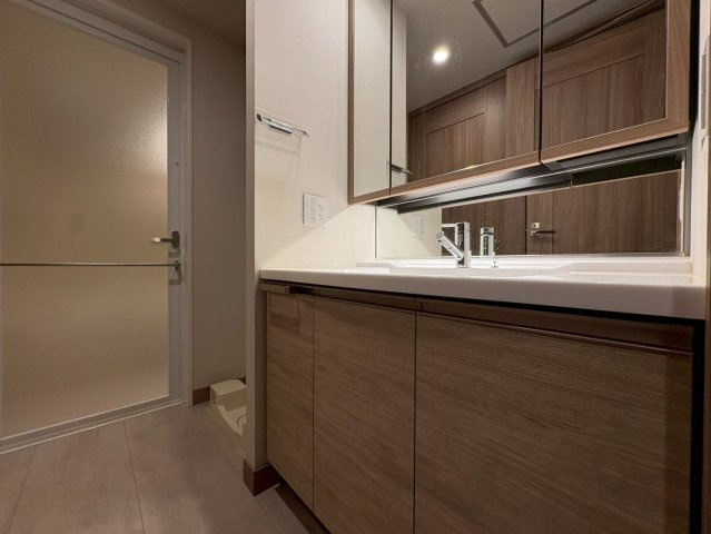 グランドメゾン新梅田タワー THE CLUB RESIDENCEの独立洗面台|洗面台