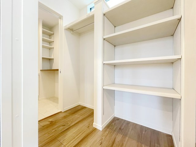 【完成予想図】 | トラストステージ　富士見市渡戸2丁目4期　全2区画 | 【弊社施工例/FCL】
ご家族のお荷物や季節ものの衣類はファミリークロークへまとめて収納！
可動棚付きで収納がしやすく便利です！