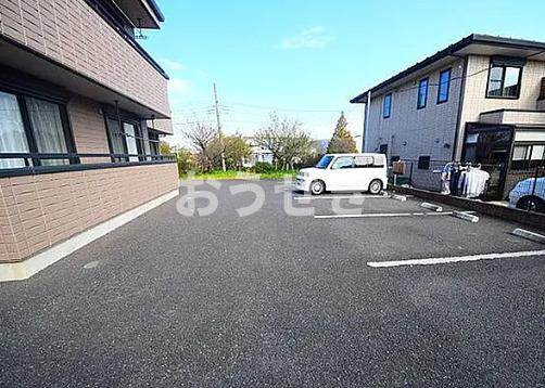 エバーグリーンの駐車場