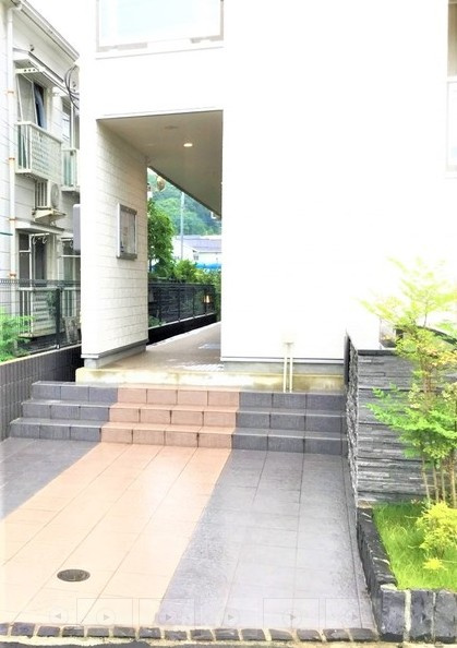 川崎市多摩区菅２丁目の賃貸マンションのロビー