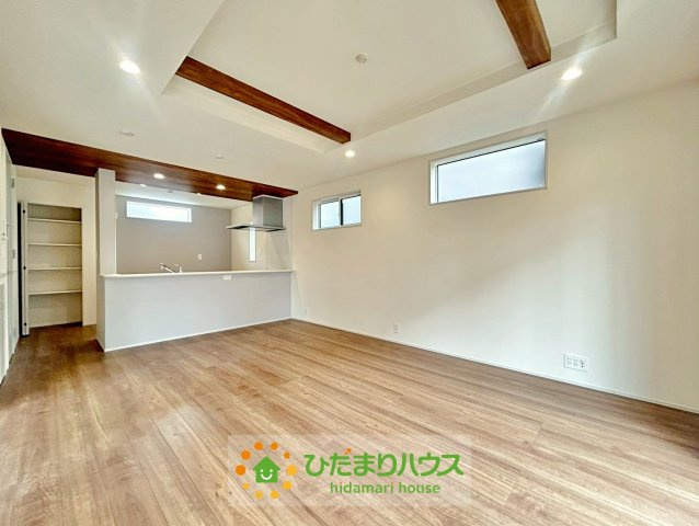 久喜市鷲宮4丁目　新築一戸建て　の居間・リビング|16.75帖の大型LDK！