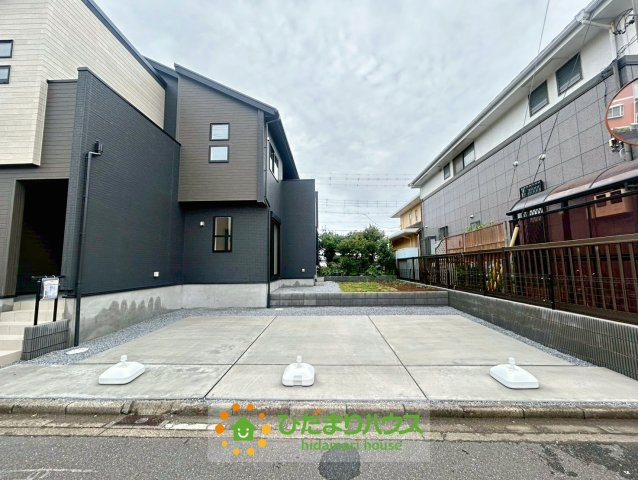 久喜市鷲宮4丁目　新築一戸建て　の駐車場|並列3台可能！