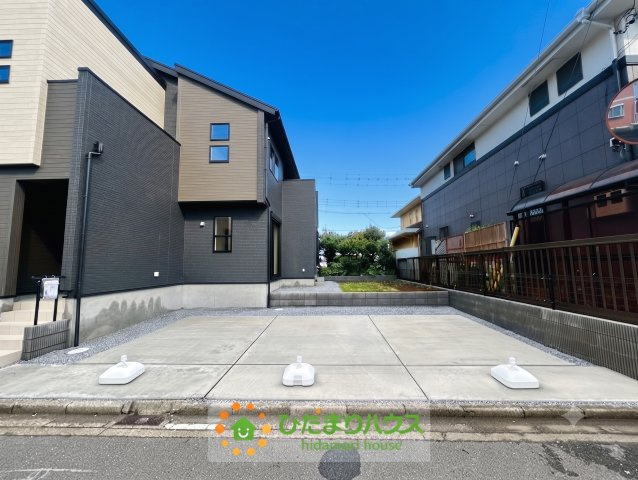 久喜市鷲宮4丁目　新築一戸建て　の駐車場|並列3台可能！