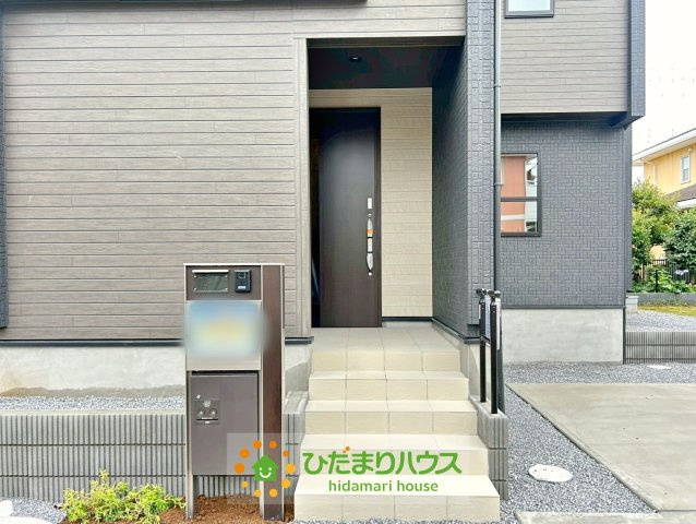 久喜市鷲宮4丁目　新築一戸建て　の玄関|玄関ポーチあり！