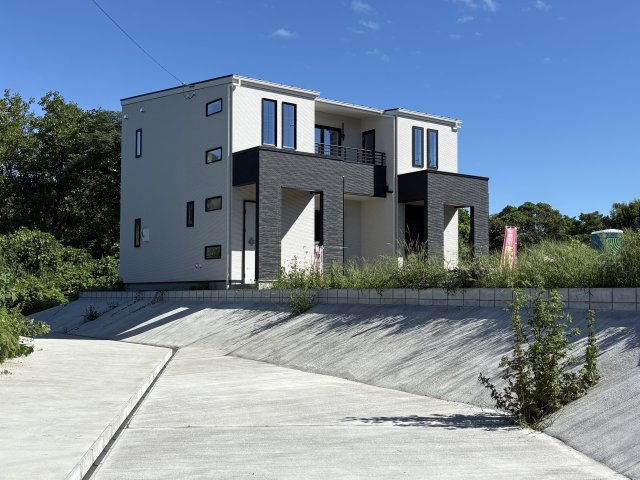 「吹き抜けのあるオシャレな美邸」高知市瀬戸東町　新築戸建の外観