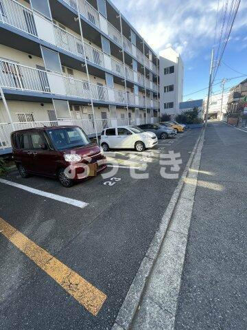 ニューライフときわの駐車場