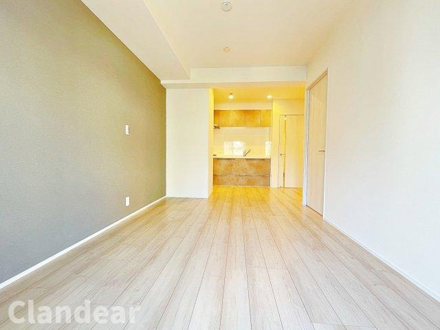 ライオンズマンション亀有第六の居間・リビング|ドキドキの新生活も、安心してスタート。ぴったりの住まいを見つけませんか？クランディアが一緒に住まい選びをサポートします‼　まずは、お気軽にお問合せください　＃クランディア