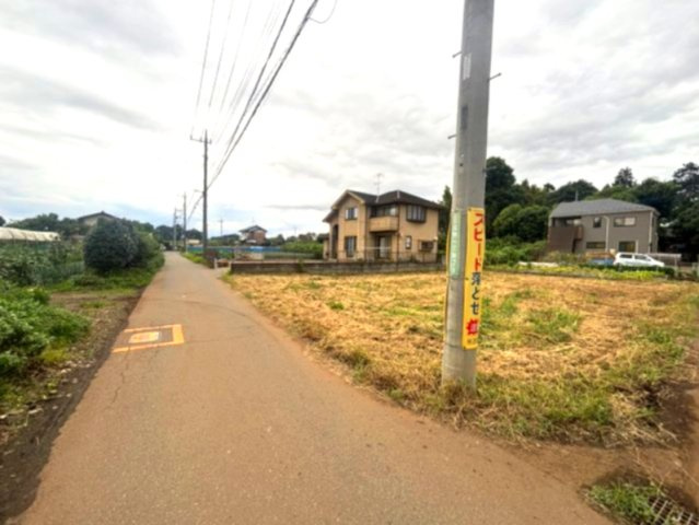土地　所沢市北野１丁目の前面道路含む現地写真