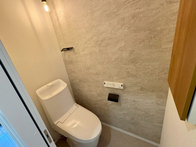 「南向きで日当たり良し」高知市福井町E号地　新築一戸建のトイレ|各階トイレ完備。忙しい朝も快適に利用できます