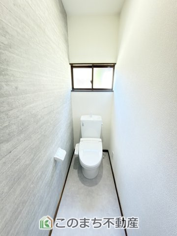 KEM宇都宮市さつき２期 中古戸建のトイレ|小窓から換気ができて清潔なトイレスペース☆